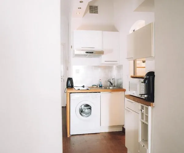 Cannes Centre Ville- Bel Appartement Studio + Mezzanine